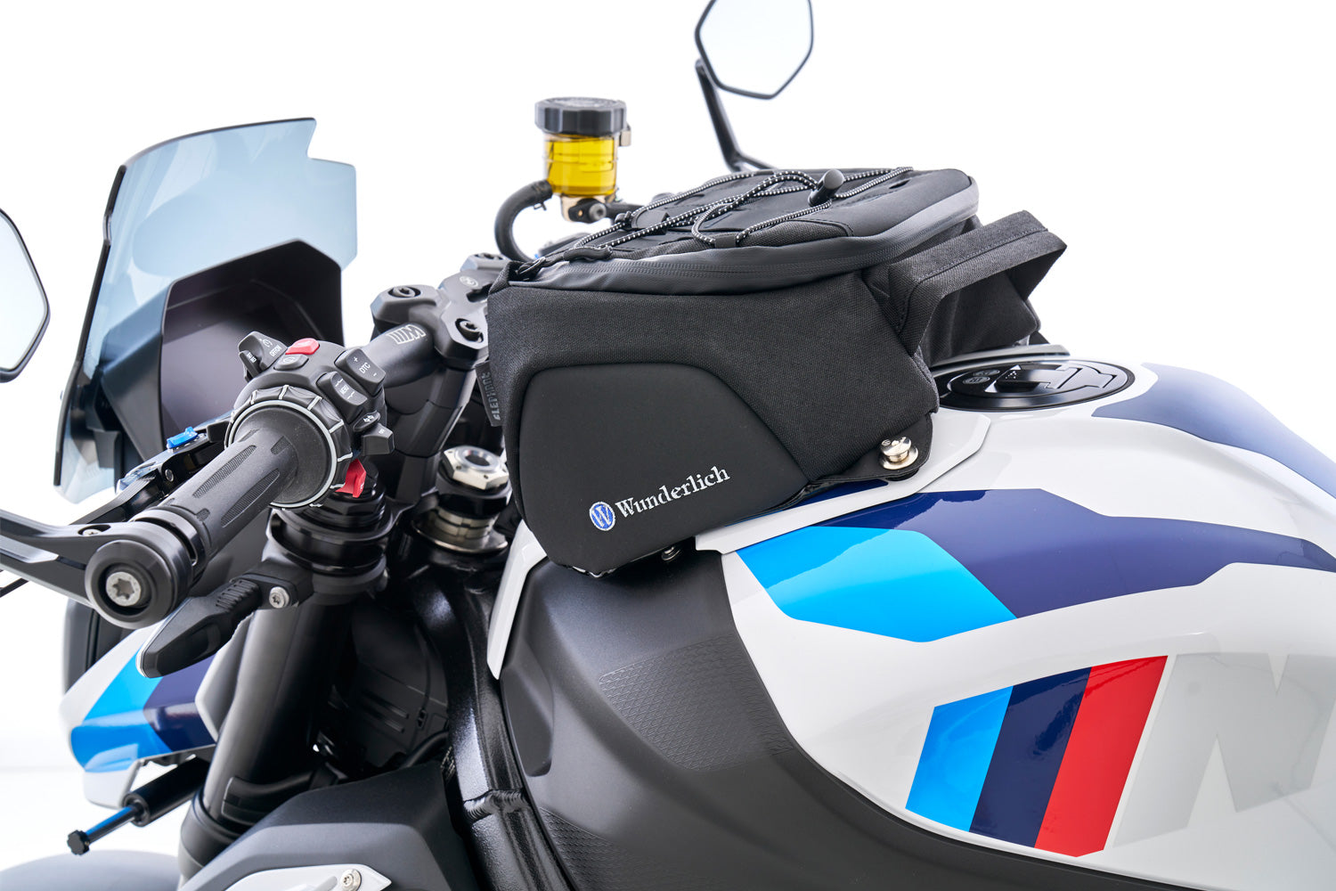 The tailored sporty tank bag for the RR is the ideal solution for everyday travel.