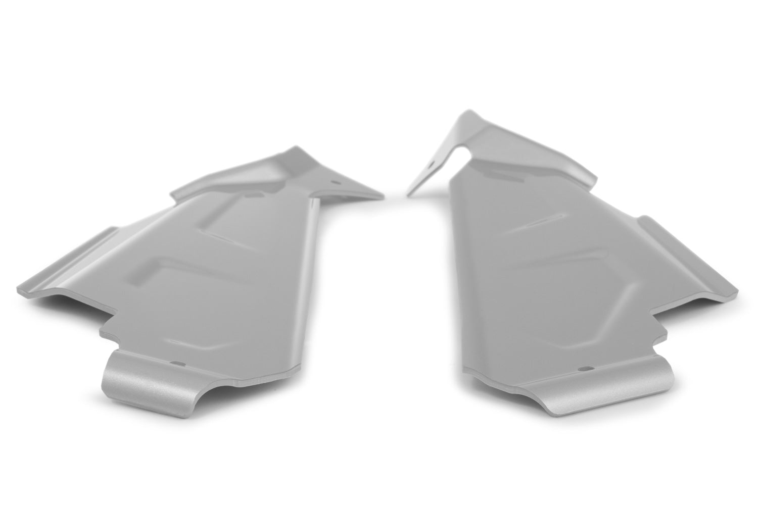 The two covers close the openings between the case carriers and the tail frame and create an appealing look. 