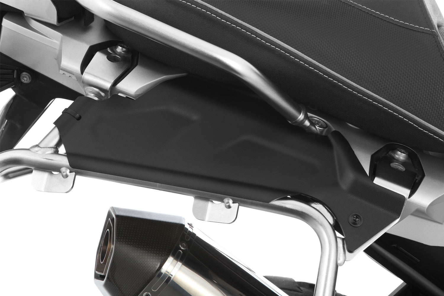 The two covers close the openings between the case carriers and the tail frame and create an appealing look. 
