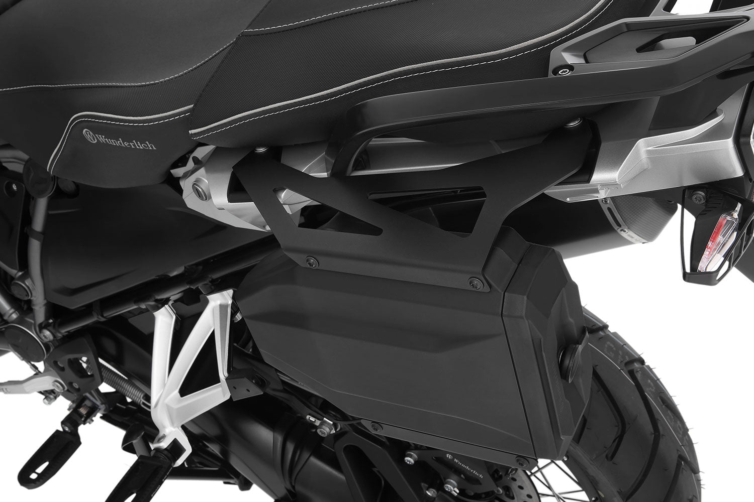 Tailored tool box for various bits and pieces for BMW - space-saving, integrated assembly