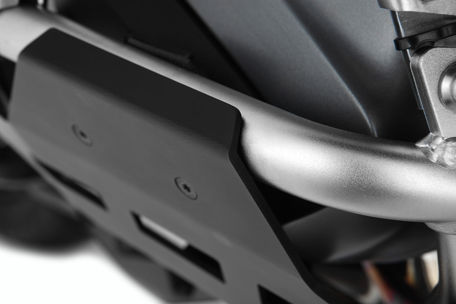 Comprehensive protection for the cylinder heads, valve covers and the original engine protection bar