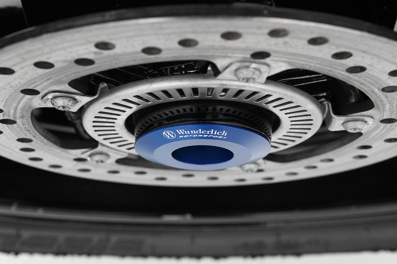The wheel spacing sleeves we have developed are used in place of the series standard sleeves and form-fitted in the simmer ring.............