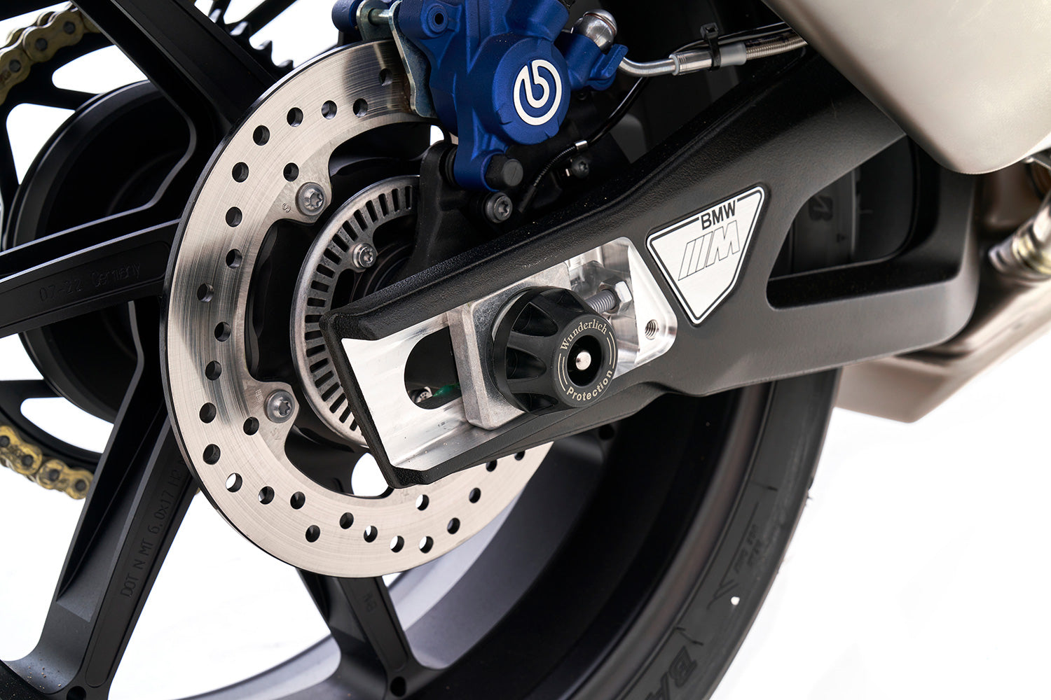 The protectors effectively keep the road away from the motorcycle and significantly reduce the possibility of damage to the front.

