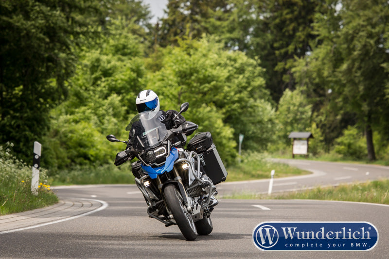 Rear engine mounting capsc provide the G 650 X Country with a small highlight, but also have a practical purpose.