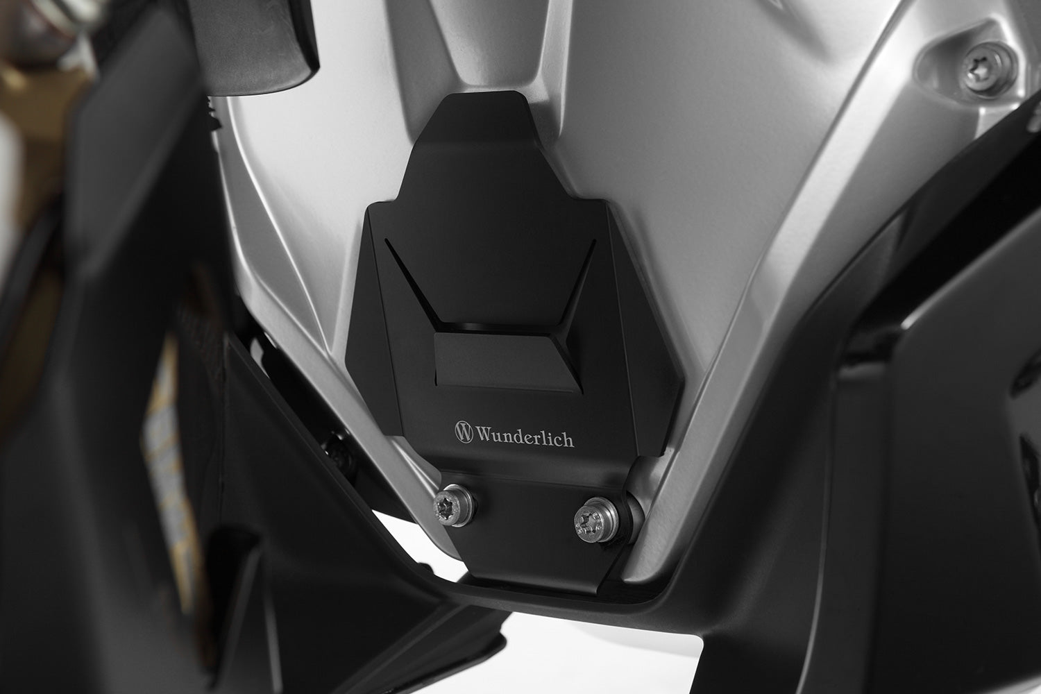 The housing protection made of anodised aluminium nestles against the engine housing and protects it reliably 