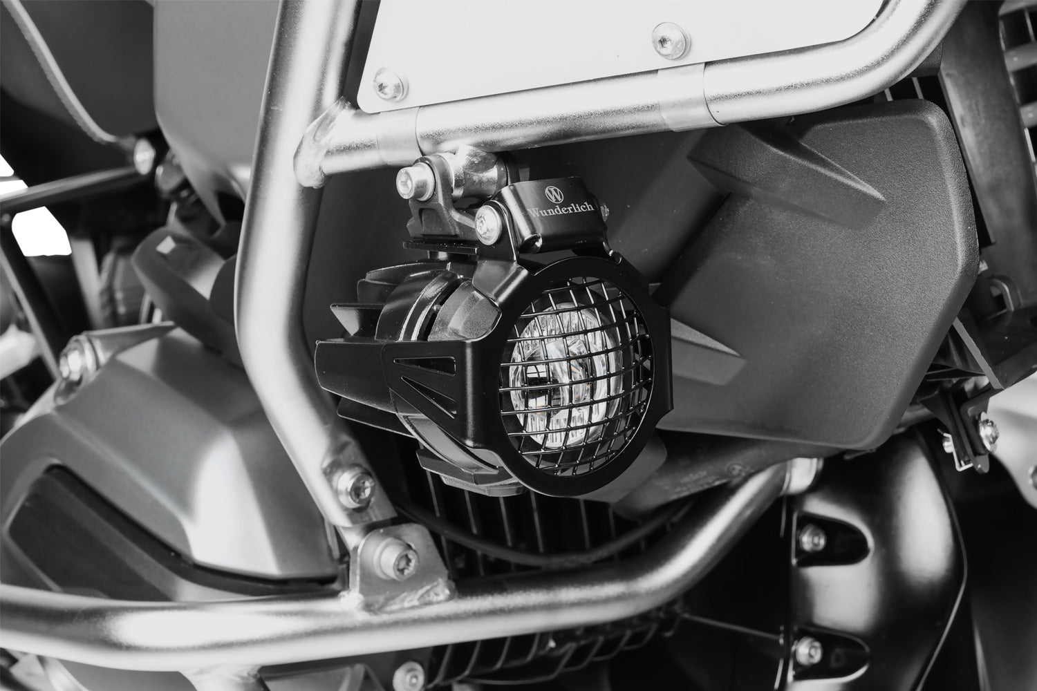 Wunderlich auxiliary light protection grille for BMW R 1200 GS LC  protects even from violent impacts.