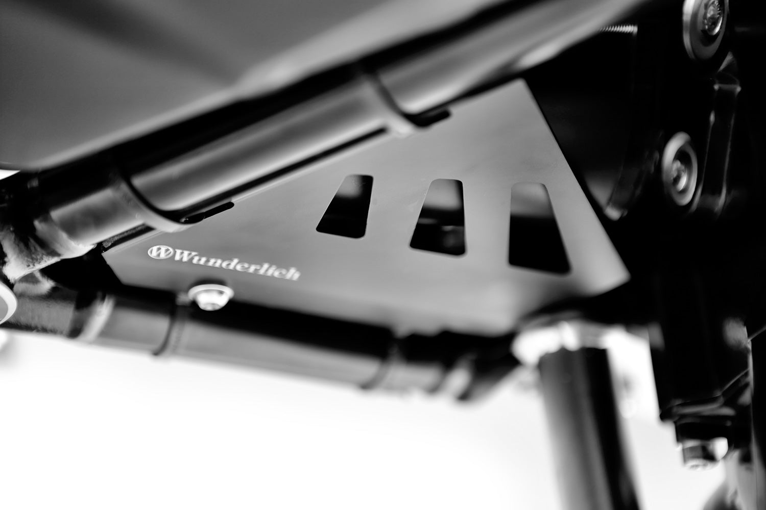 Starter protector for the R 1200 GS LC, prevents the starter of the travelling Enduro from damage