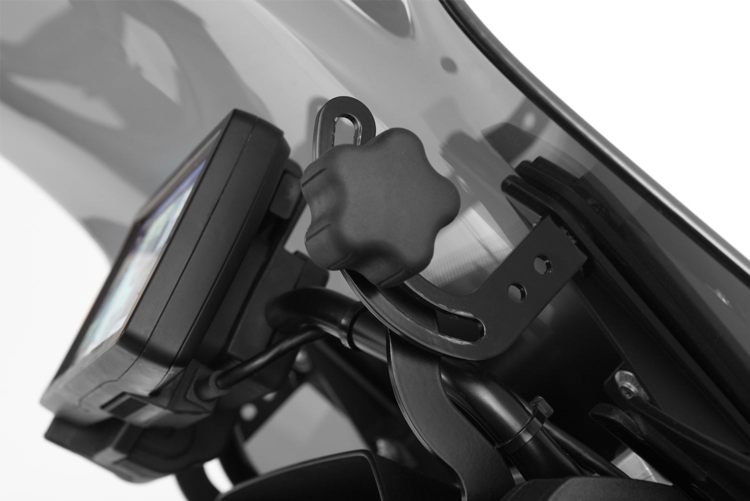The windshield reinforcement on both sides stabilises the windshield and thus reduces turbulences caused by the airflow at high speeds