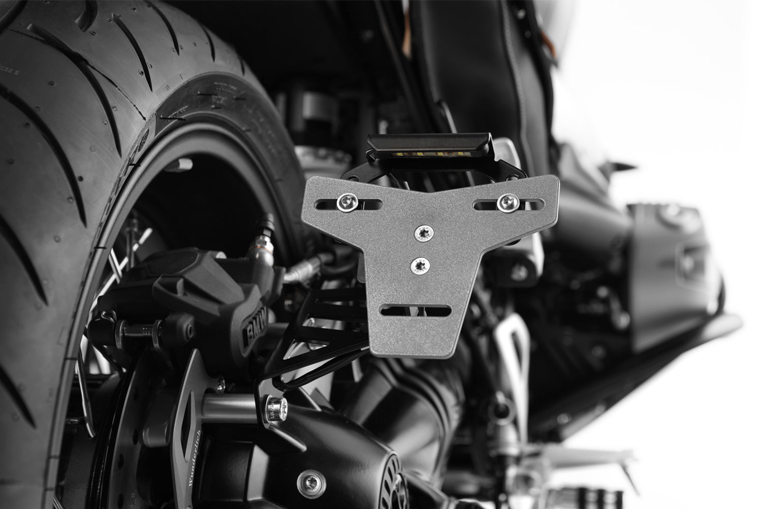 Unobstructed view of the tires and an uncompromising Retro-Style ✔ Premium components ✔ Integrated design