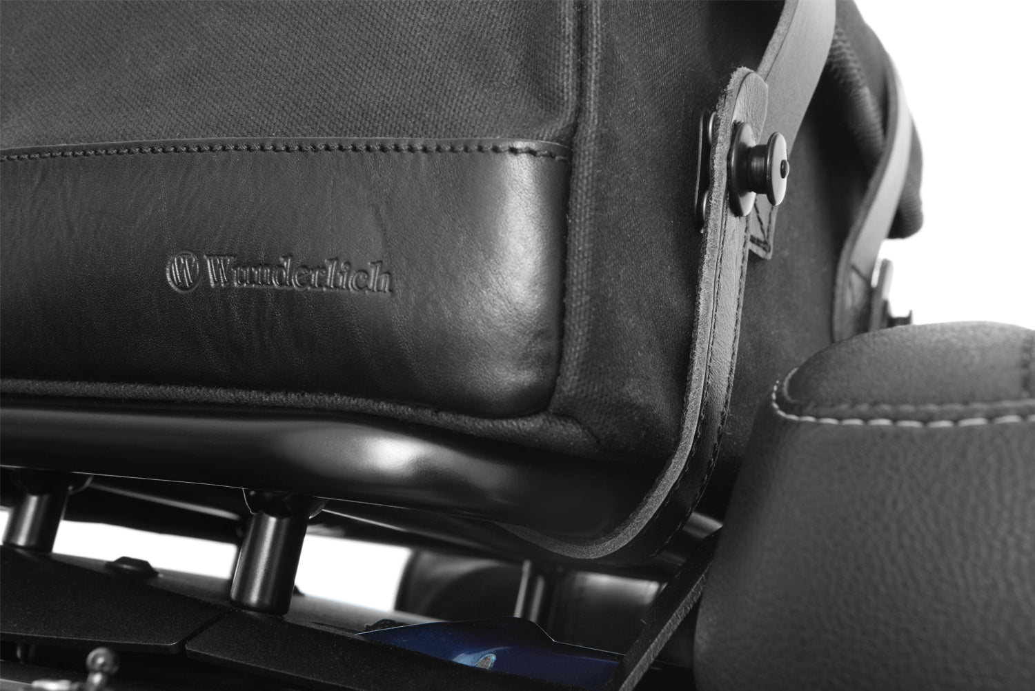 Fits perfectly to the passenger luggage carrier ✔ Premium components ✔ Integrated design ➜ Order now