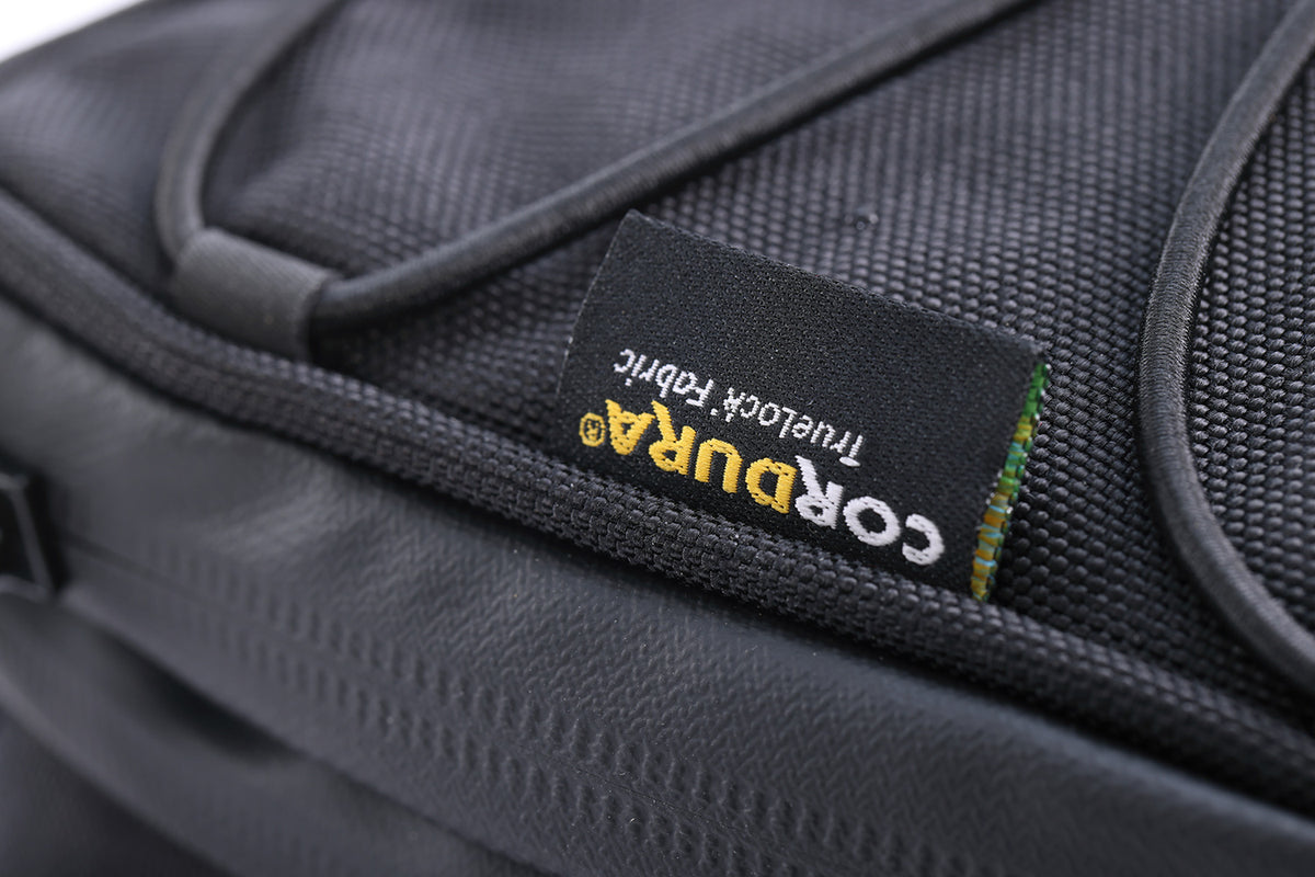Multifunctional and sporty compact bag