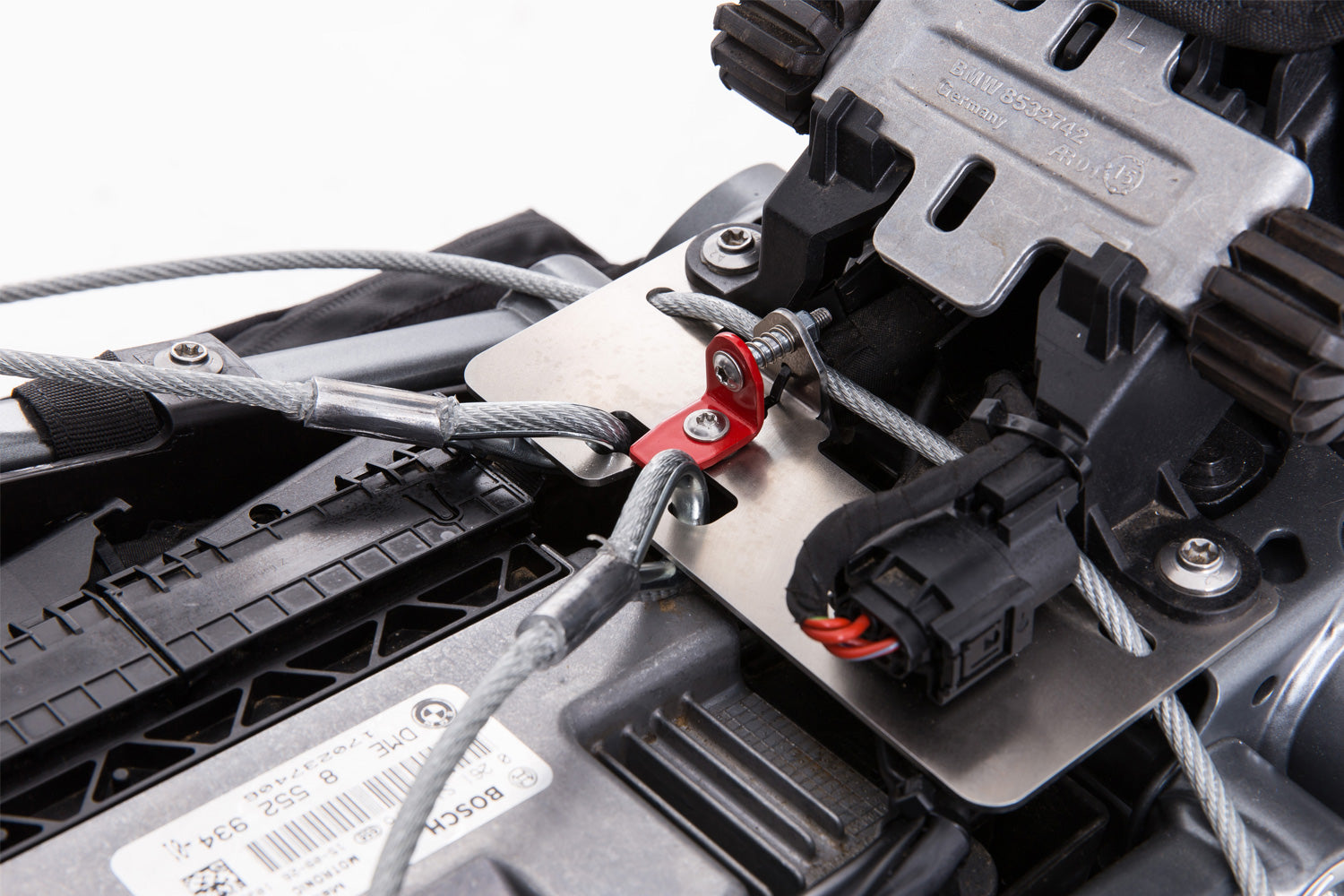 Wunderlich helmet anti-theft system „HelmLock“. The safest helmet protection.