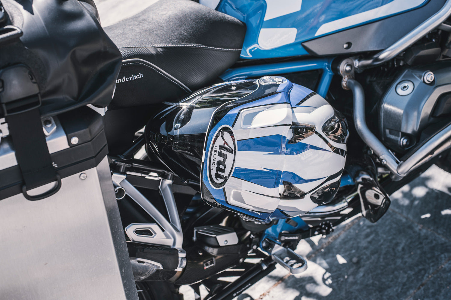 Wunderlich helmet anti-theft system „HelmLock“. The safest helmet protection.