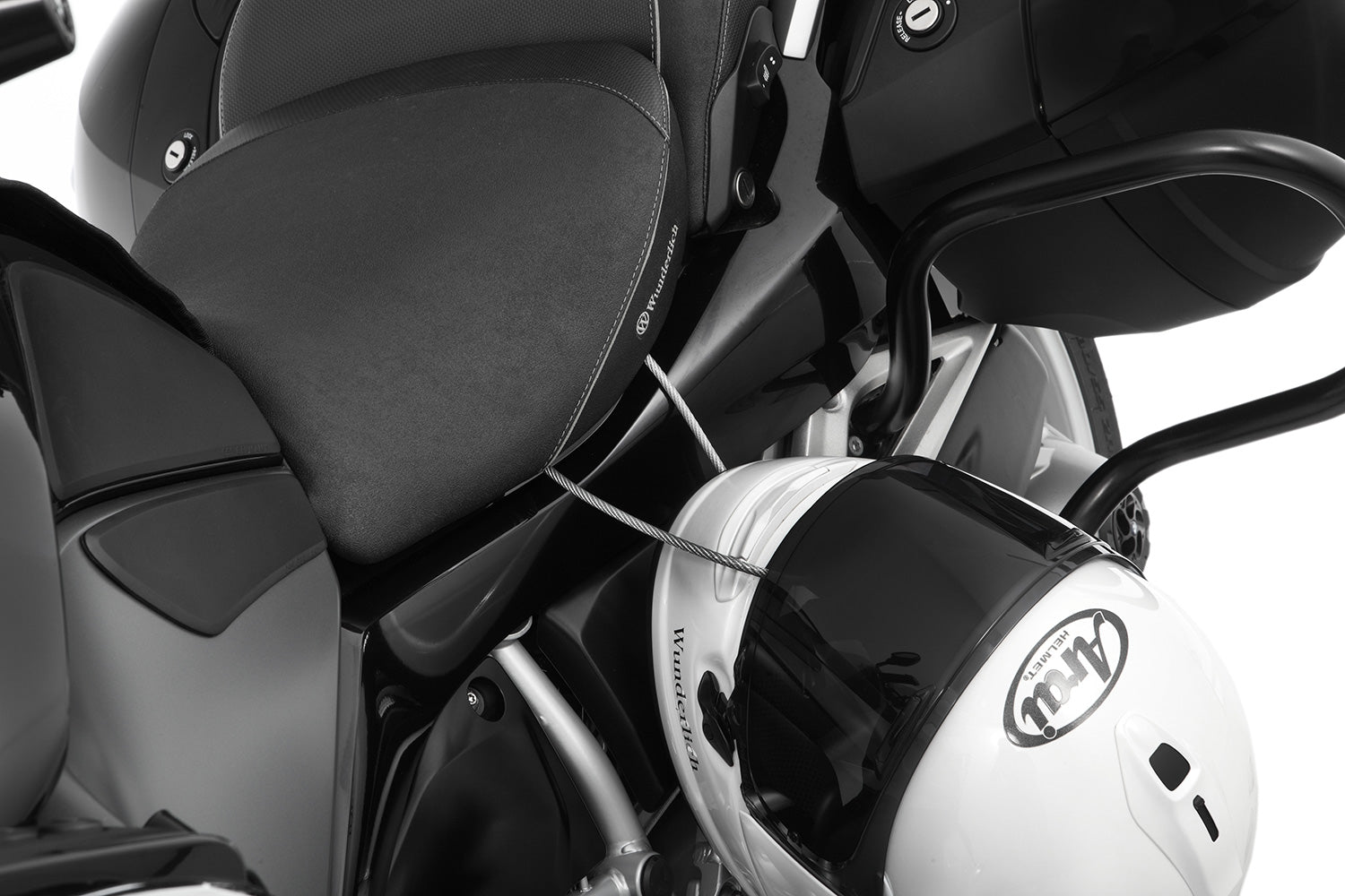 A secure yet easy-to-use handy helmet lock for the R 1250 RT