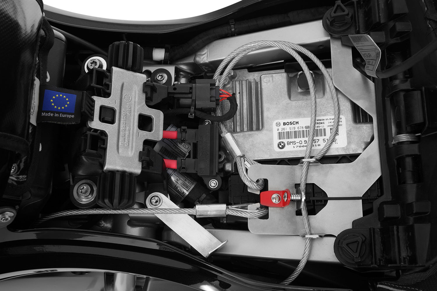 A secure yet easy-to-use handy helmet lock for the R 1250 RT