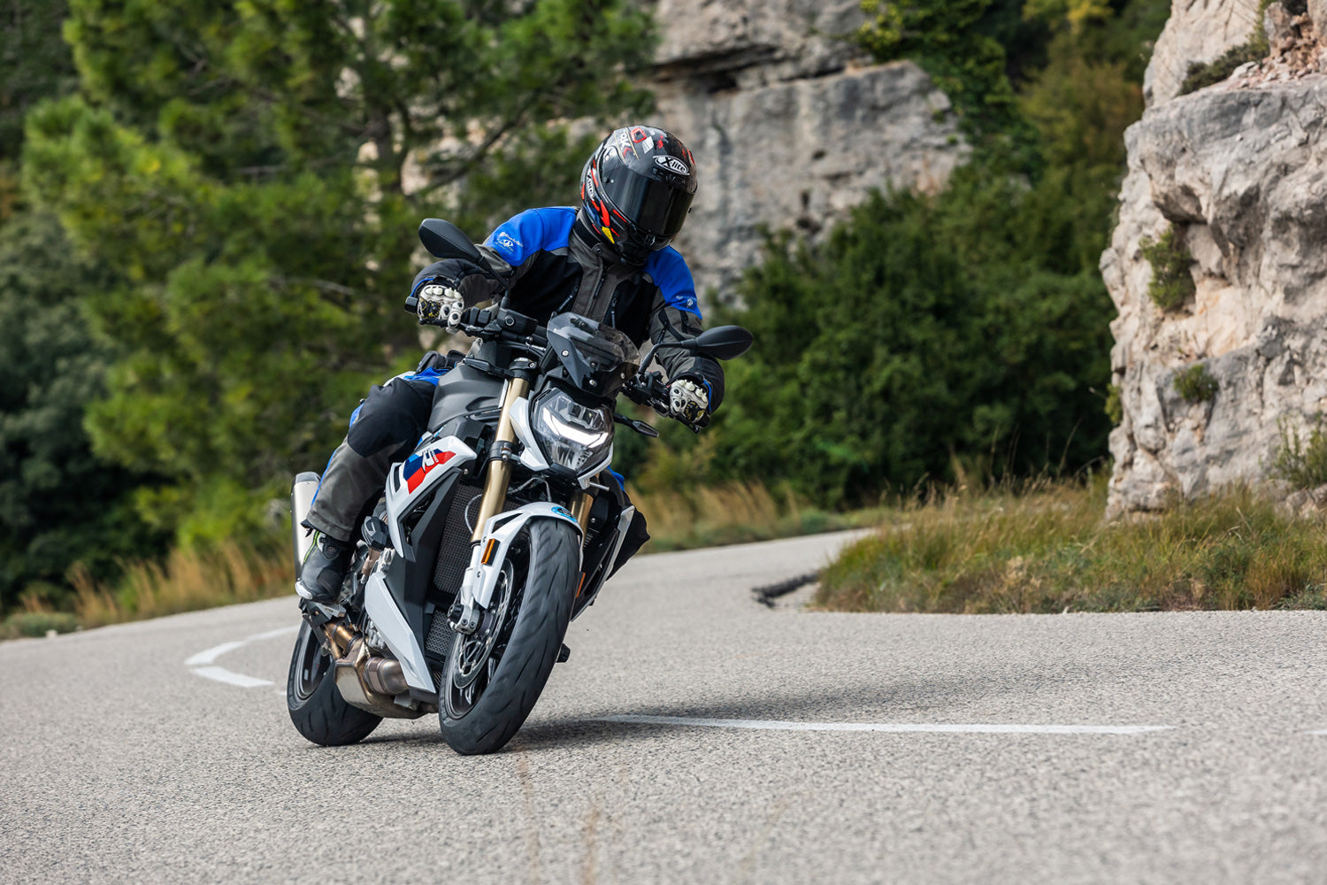Wunderlich fender extension made of high-quality, weatherproof ABS plastic. Comprehensive protection for man and machine.