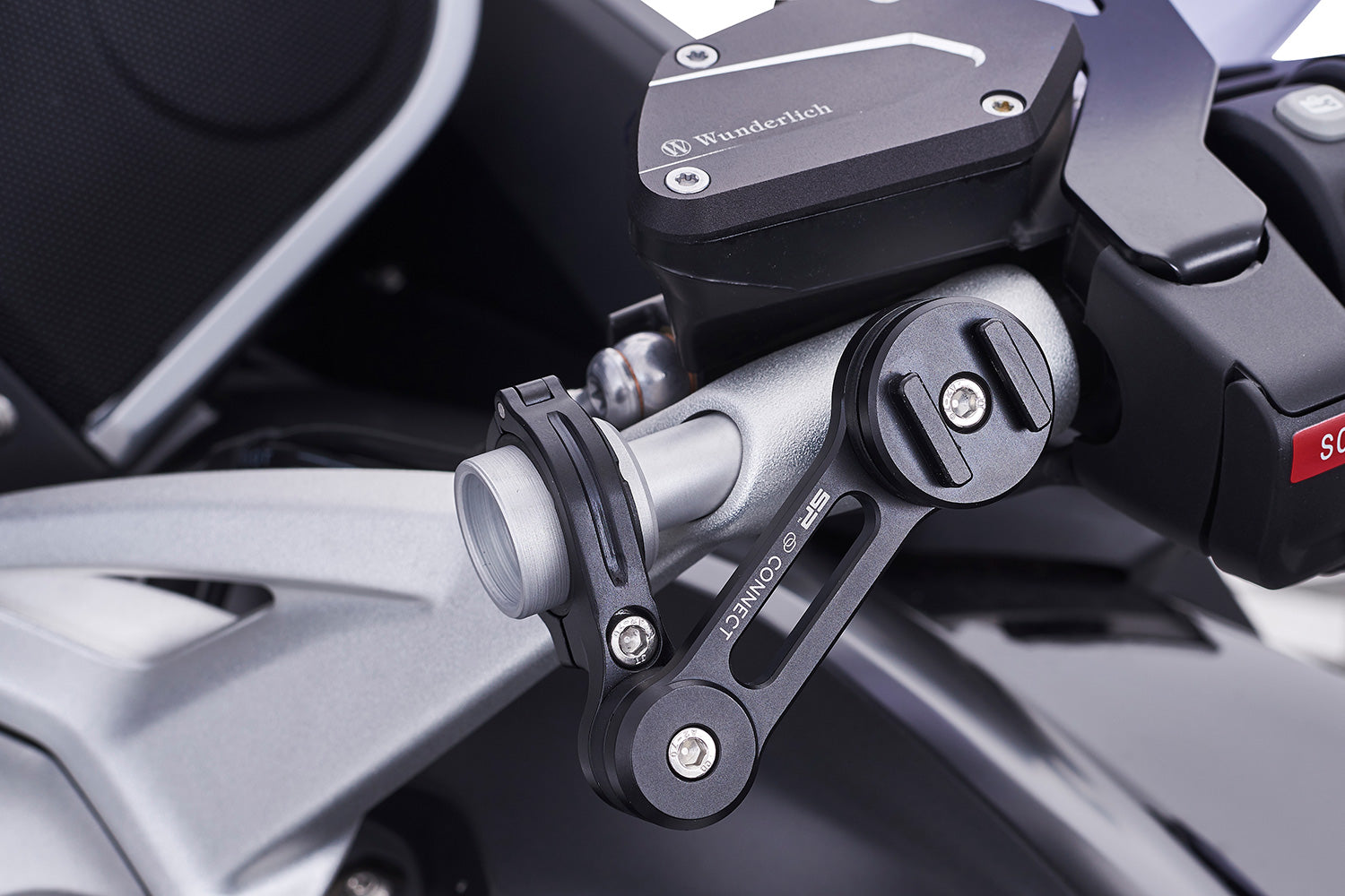 This adapter lengthens the handlebar mount to the middle of the fork brace. ✔ Premium components ✔ Integrated design