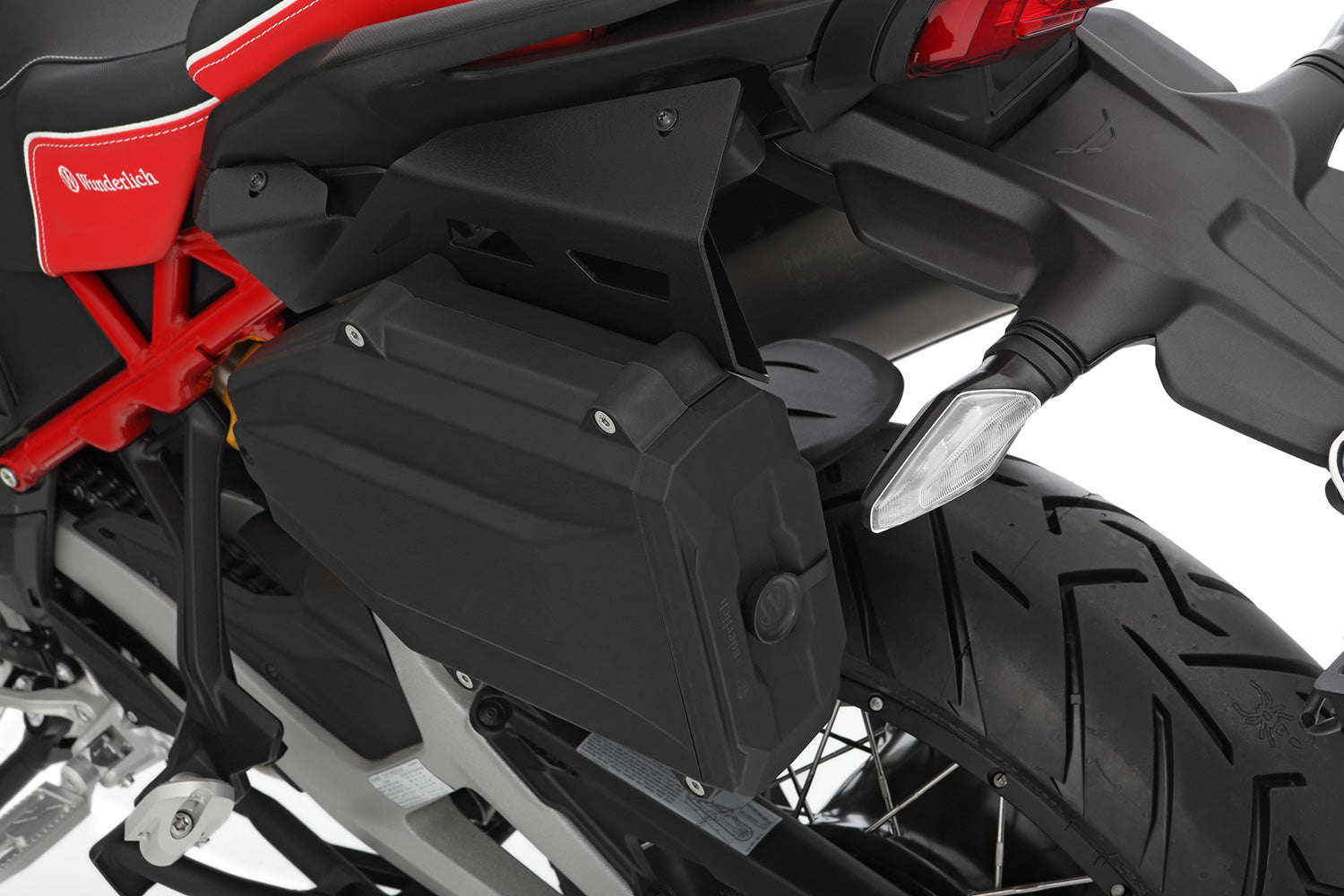 Tailored tool box for various bits and pieces for BMW - space-saving, integrated assembly