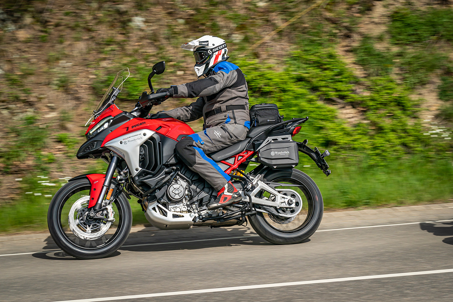 Relaxed, upright sitting position for fatigue-free riding - Passion. Unlimited. ✔ Premium components ✔ Integrated design ➜ Order now