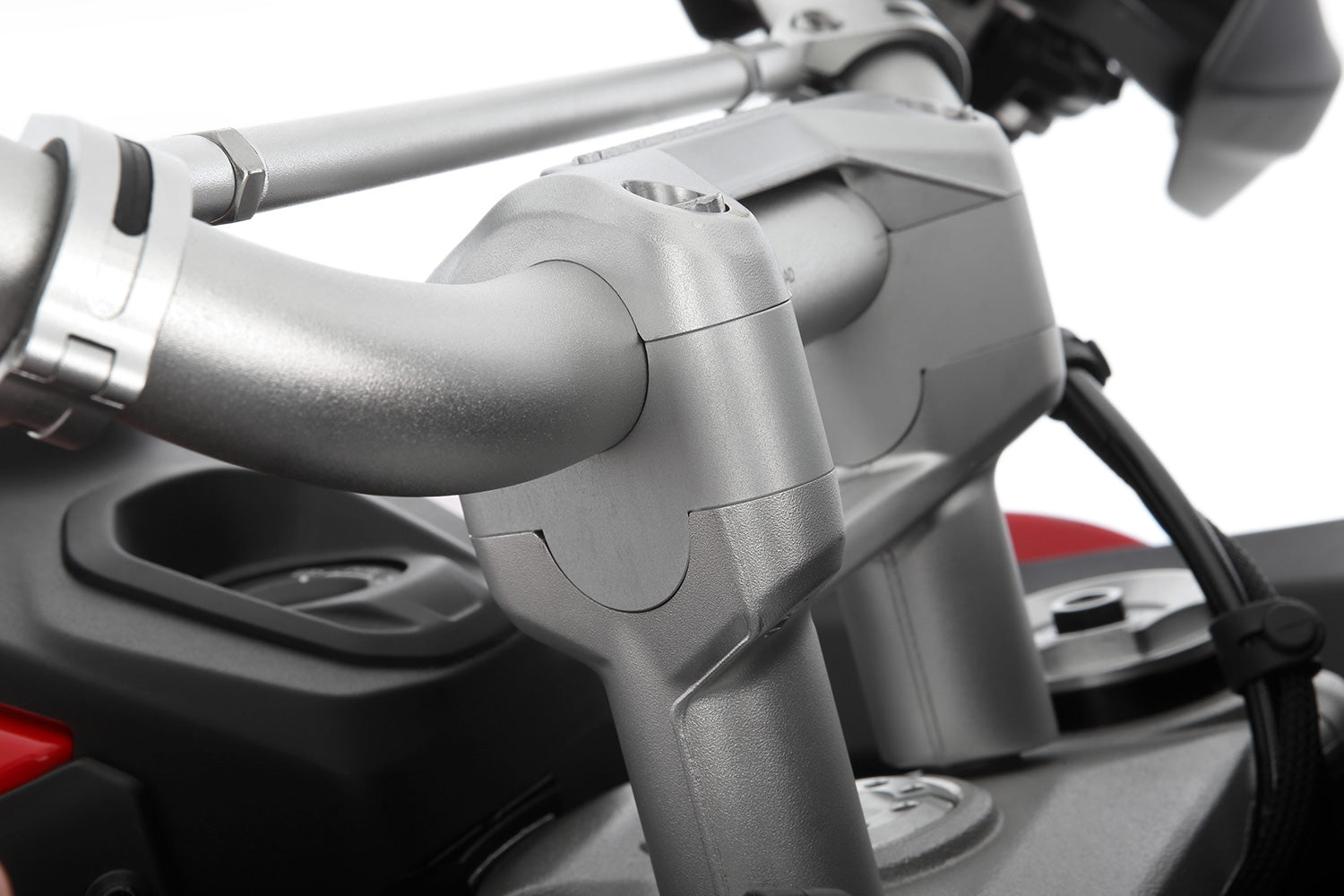 Rise of the handlebar base by approximately 25 mm ✔ Premium components ✔ Integrated design ➜ Order now