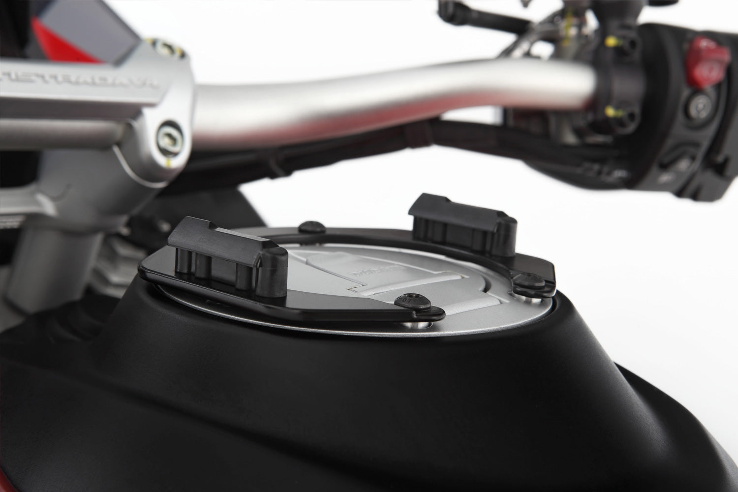 Wunderlich tank ring for tank bag CLICK BAG  Multistrada V4 Rally - Passion. Unlimited. ✔ Premium components ✔ Integrated design ➜ Order now