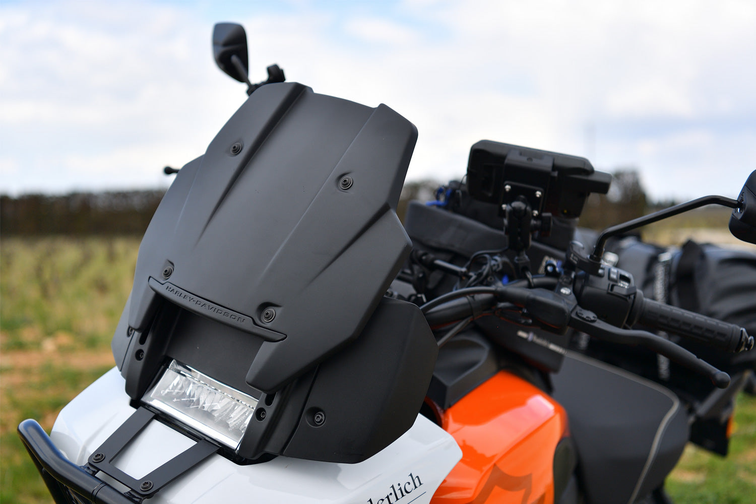 We have created a groundbreaking new design concept.The Flowjet simply replace the original windshield and remains the adjustable in height.