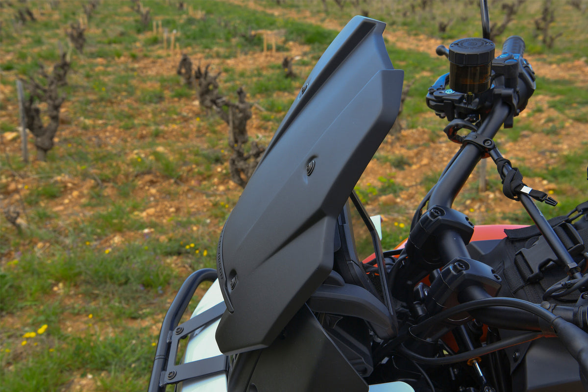 We have created a groundbreaking new design concept.The Flowjet simply replace the original windshield and remains the adjustable in height.
