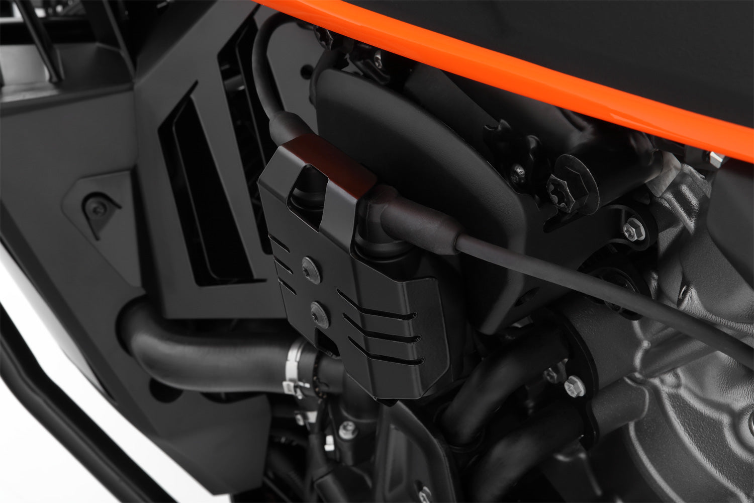 Covers the ignition coil and integrates the area perfectly into the overall design of the motorcycle
