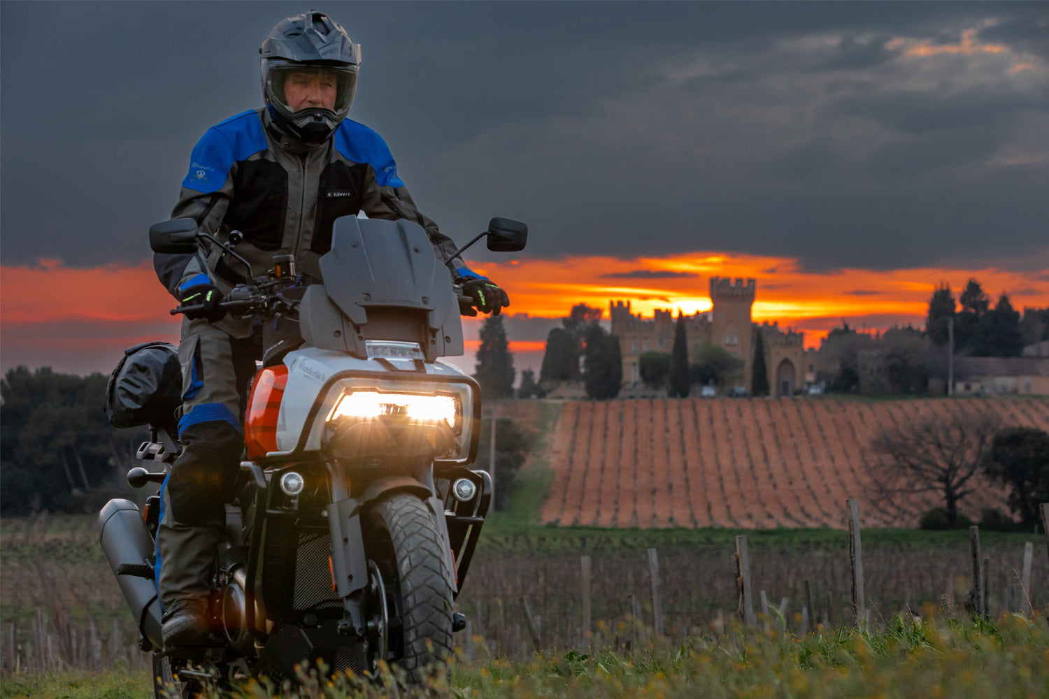 We have created a groundbreaking new design concept.The Flowjet simply replace the original windshield and remains the adjustable in height.