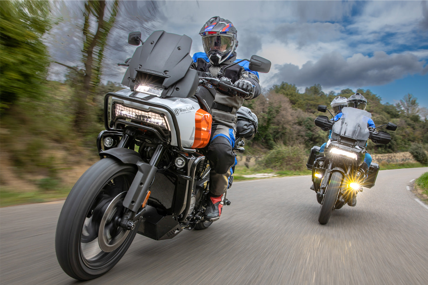 Solid all-round protection for the exposed ignition interruption switch on the side stand.