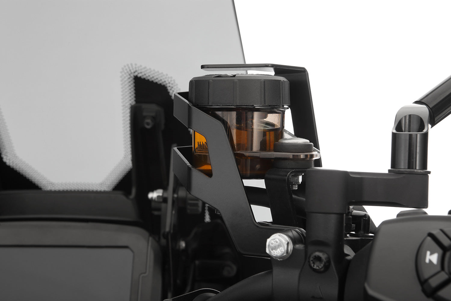 Discreetly integrated protective cover for the front brake fluid reservoir