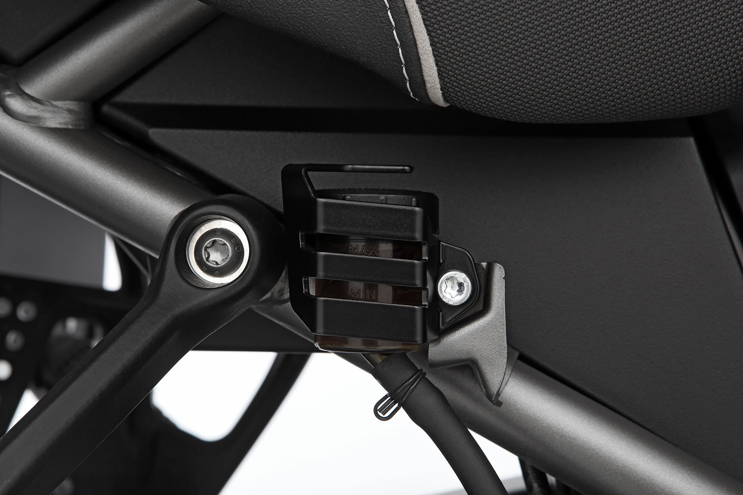 Discreetly integrated protective cover for the rear wheel brake fluid reservoir