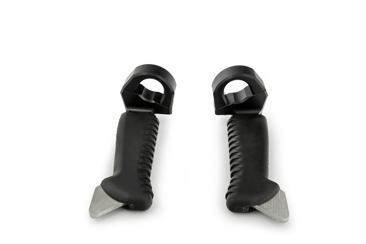 The practical and comfortable crash bar foot rests allow relaxed riding, even on long trips.