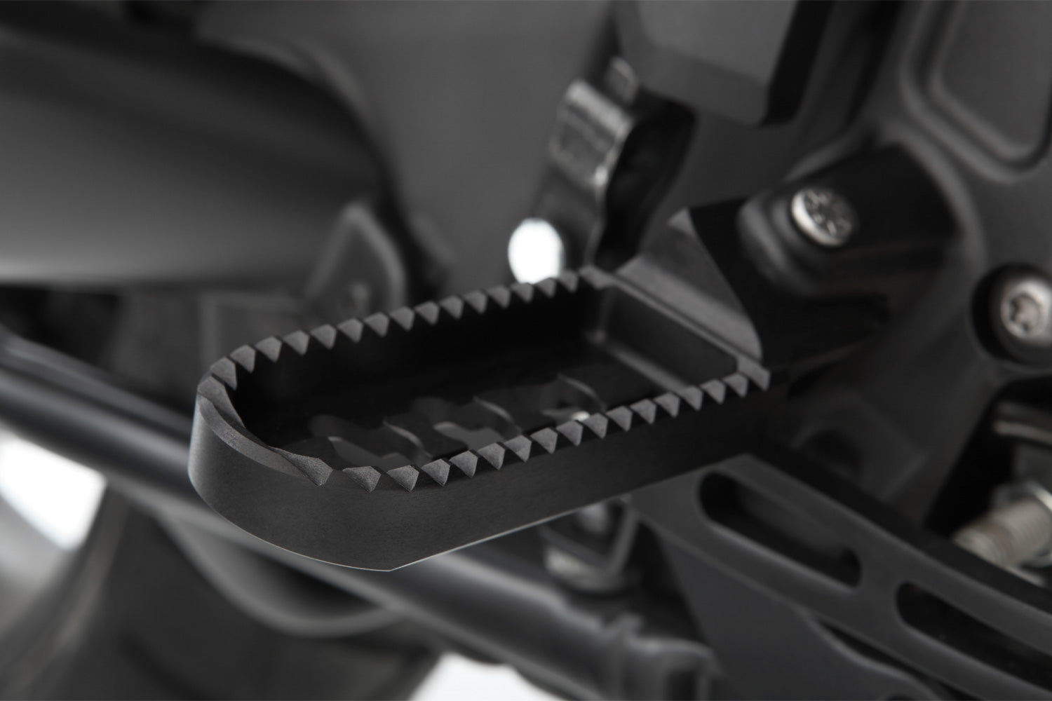 Lowering by 22 mm compared to the position of the original footrests
