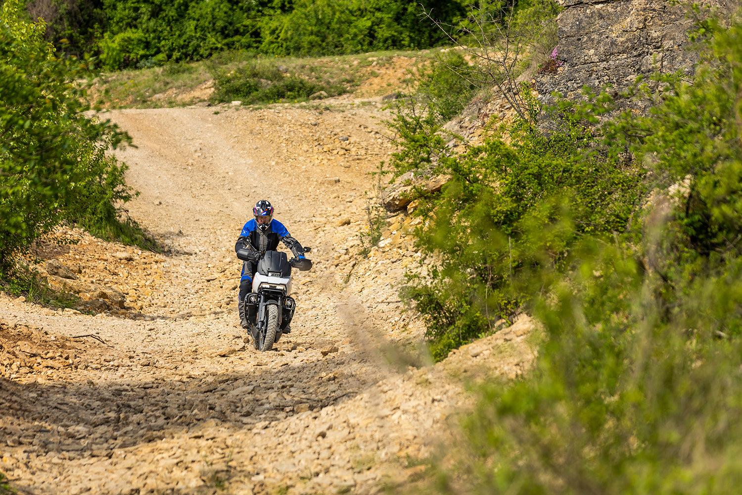 The original mudguard is moved upwards by 15 mm with our mudguard lift