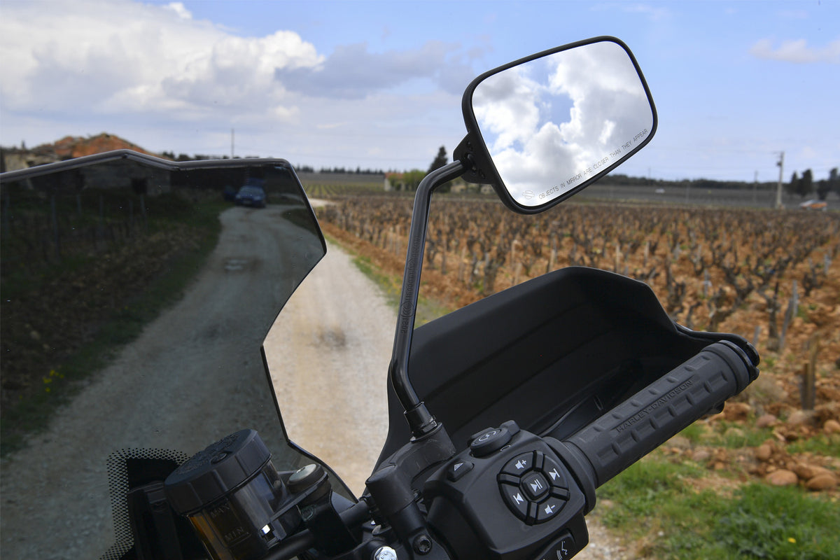 Protects against the wind, weather and mechanical influences.