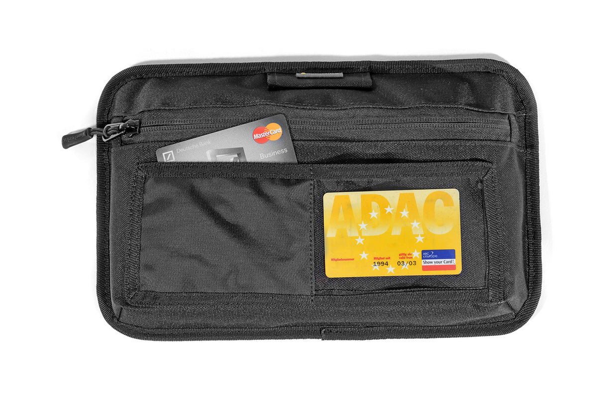 Now the side and top case lids can also be used for convenient and practical storage.